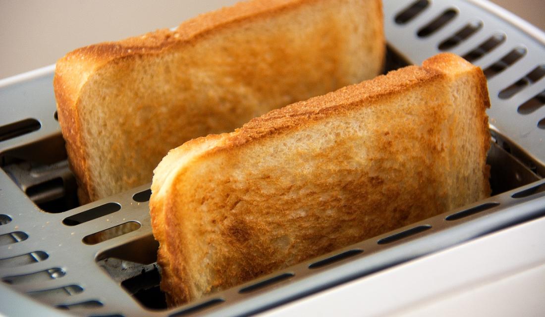 Toaster mit Toastscheiben